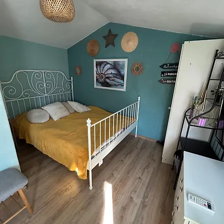 Guest house Happy Opera-3 *